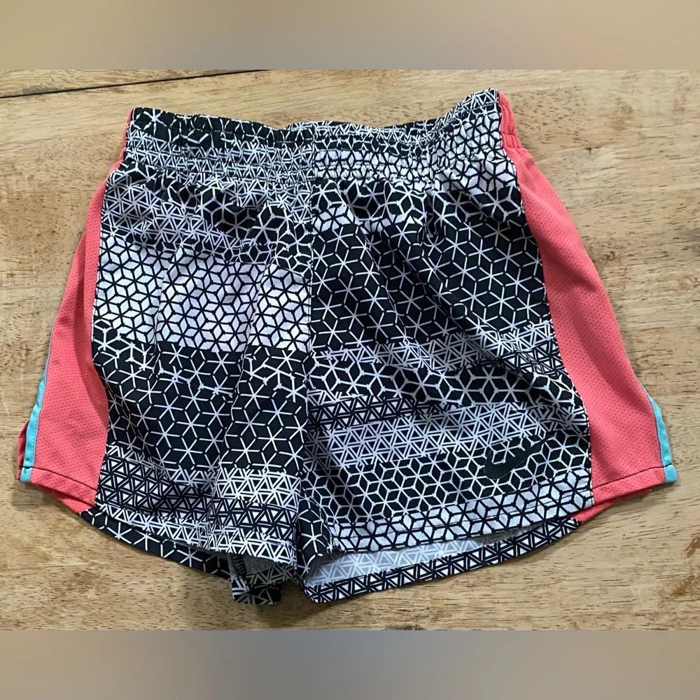 Nike Tempo Dri Fit Girls’ Sz M Geo Pattern Running Shorts